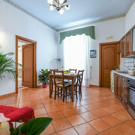 La Francese Apartment อัตรานี ภายนอก รูปภาพ
