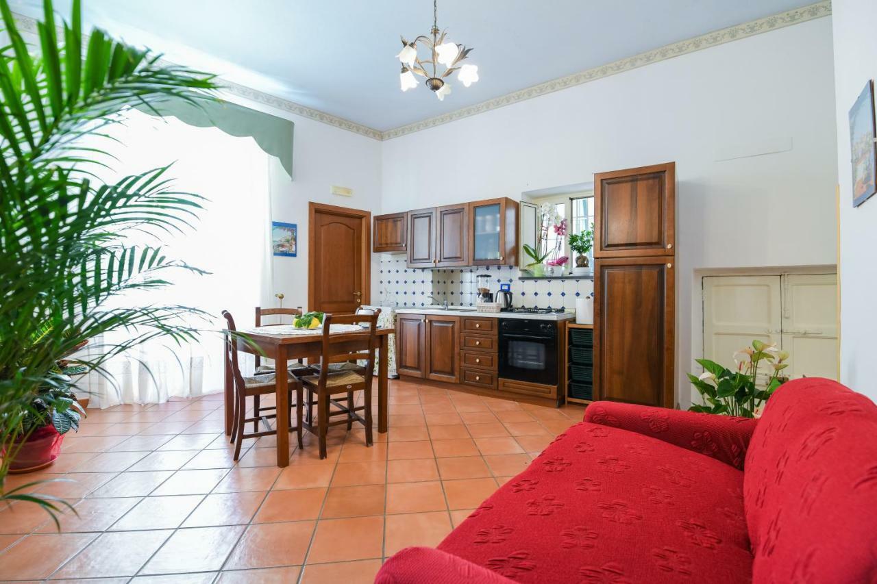 La Francese Apartment อัตรานี ภายนอก รูปภาพ