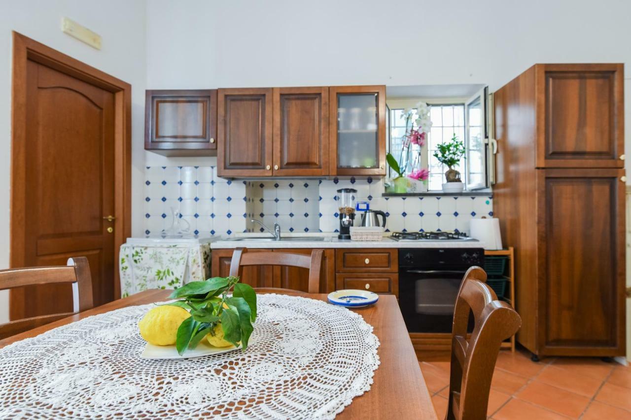 La Francese Apartment อัตรานี ภายนอก รูปภาพ