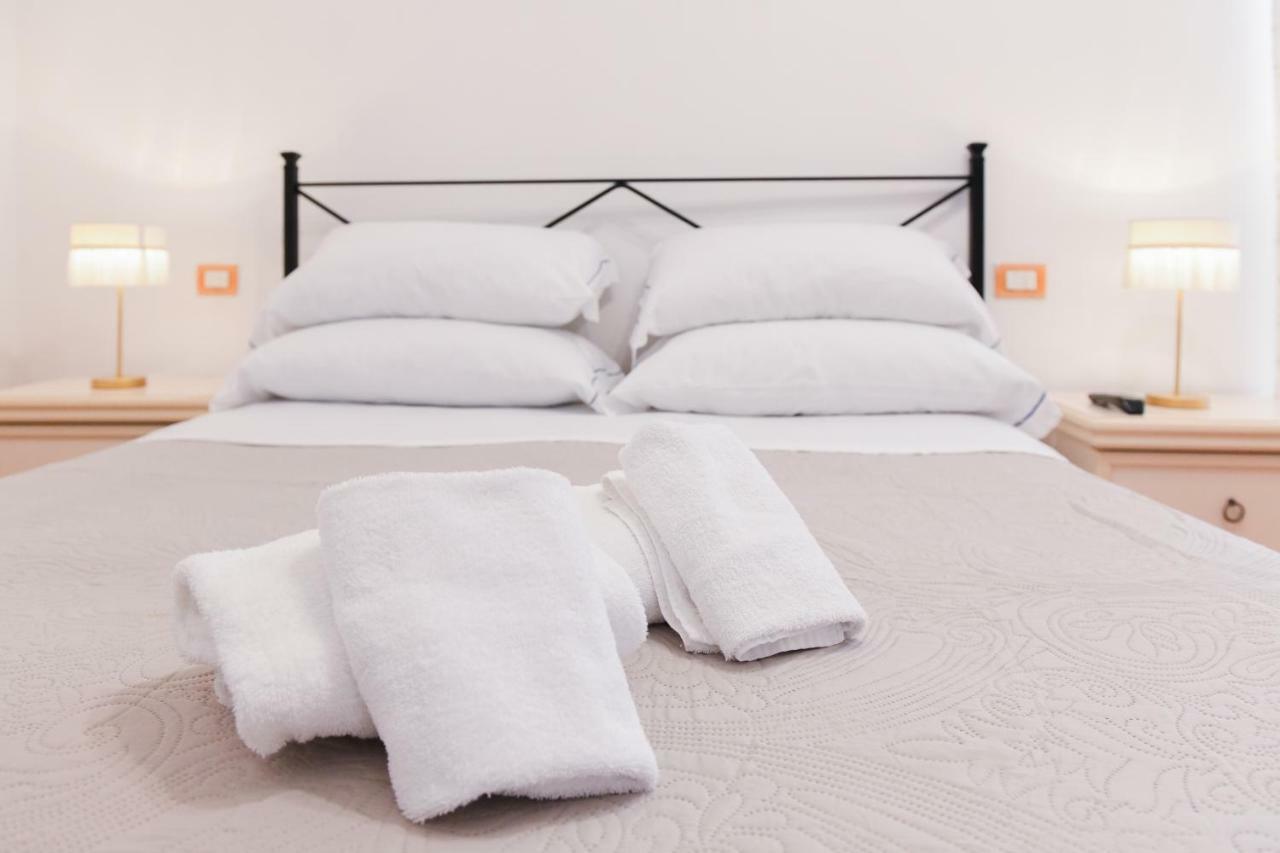 La Francese Apartment อัตรานี ภายนอก รูปภาพ