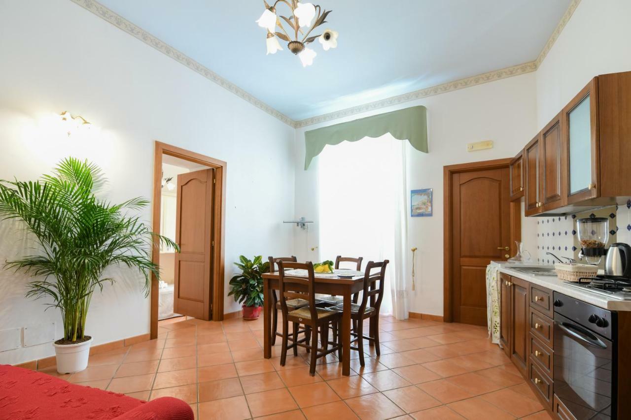 La Francese Apartment อัตรานี ภายนอก รูปภาพ