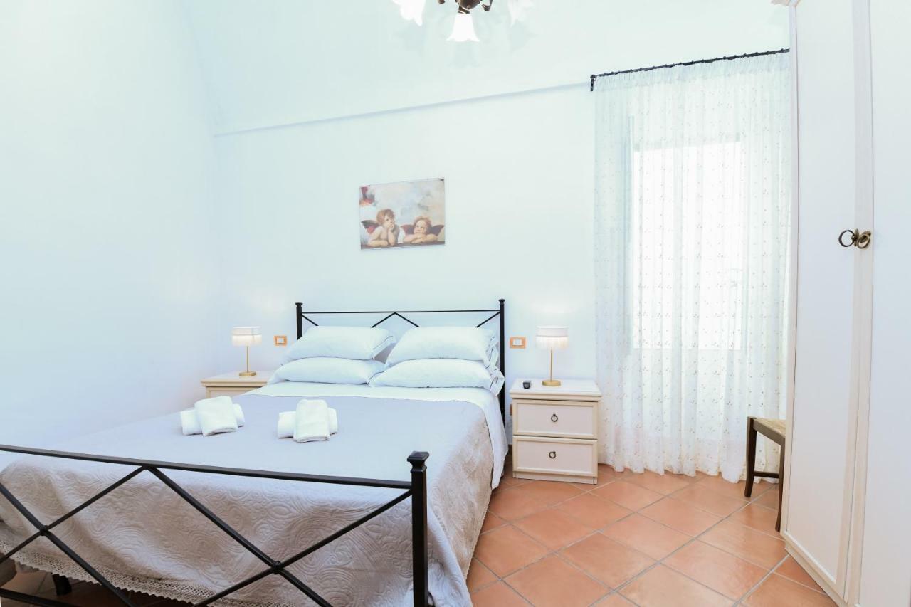 La Francese Apartment อัตรานี ภายนอก รูปภาพ
